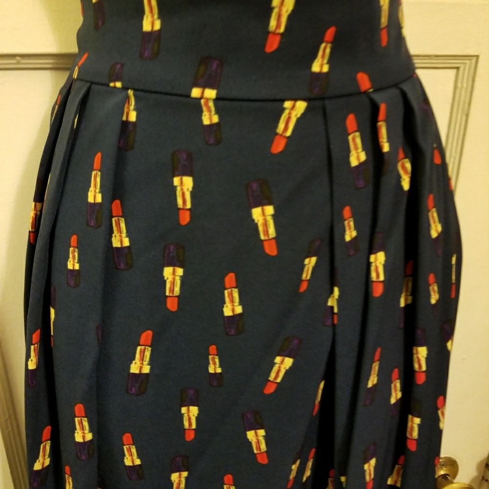 Eva Mendes Maddie lipstick skirt